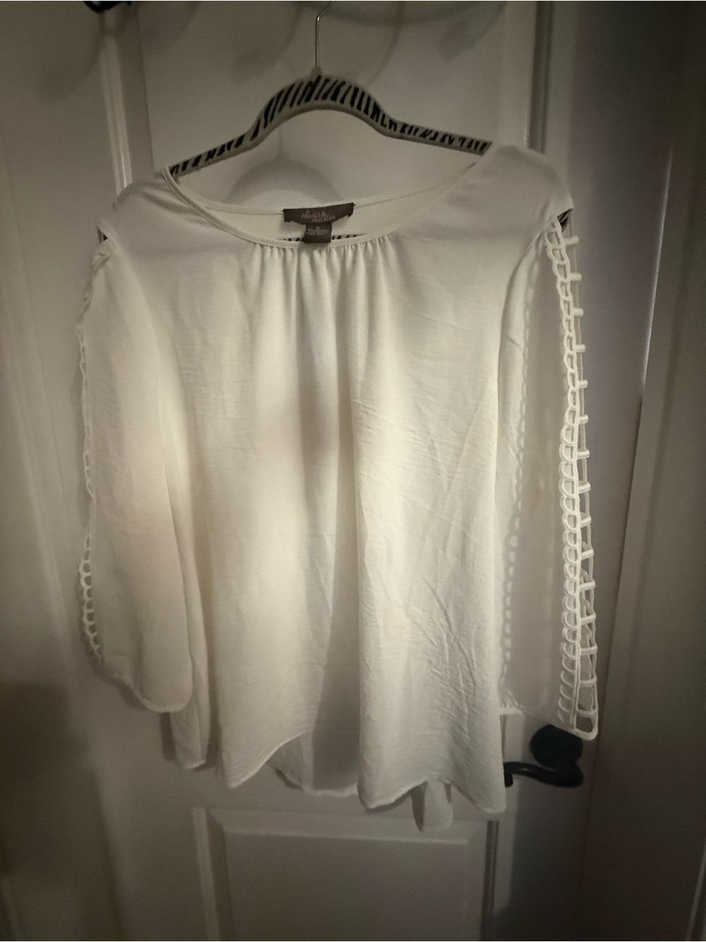 Cold-Shoulder White Blouse with Ladder-Sleeve Detail XL